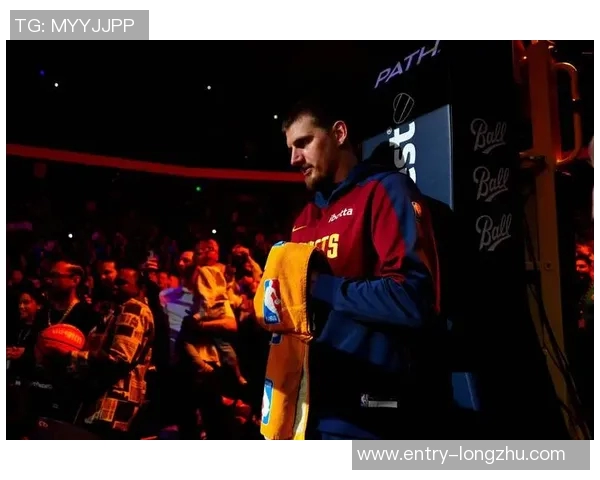 约基奇创造历史8次30分命中率超85仅次于张伯伦距离再近4场