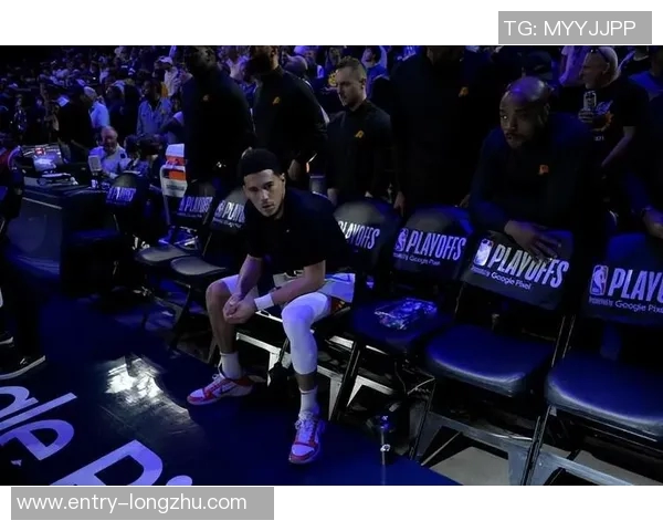 布克生涯第350次得分25跻身NBA历史前40位展现超凡实力