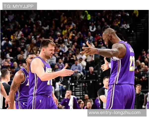 东契奇连续两场得分超过40分上一位湖人球员是詹姆斯